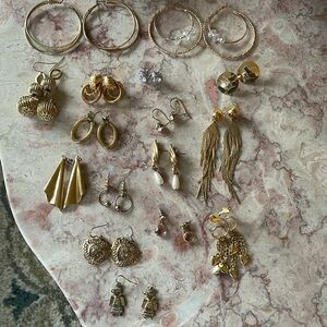EUC~Bundle of 16 Pair Woman’s Vintage Gold Plated Various Sizes/Style Earrings
